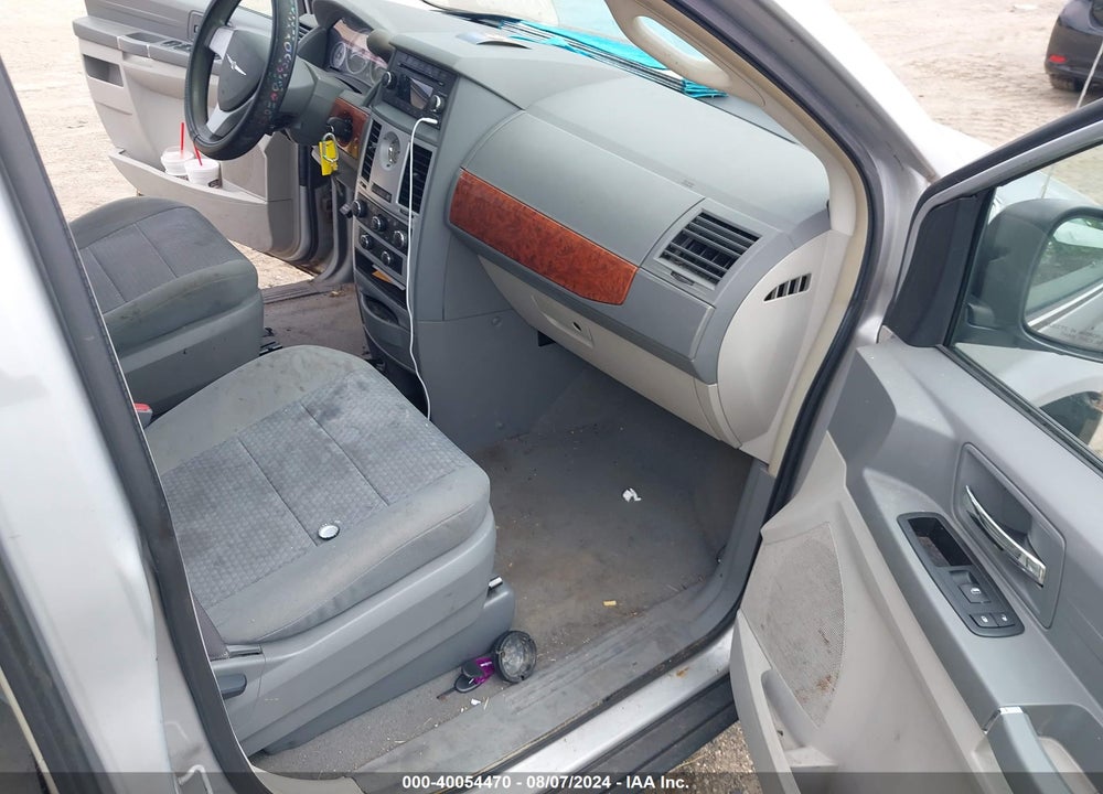 2009 CHRYSLER TOWN & COUNTRY LX VIN: 2A8HR44E39R539598