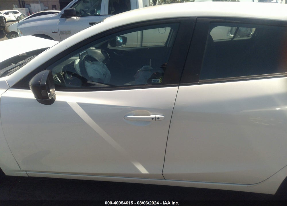 2015 MAZDA 3 TOURING VIN: JM1BM1L75F1245438