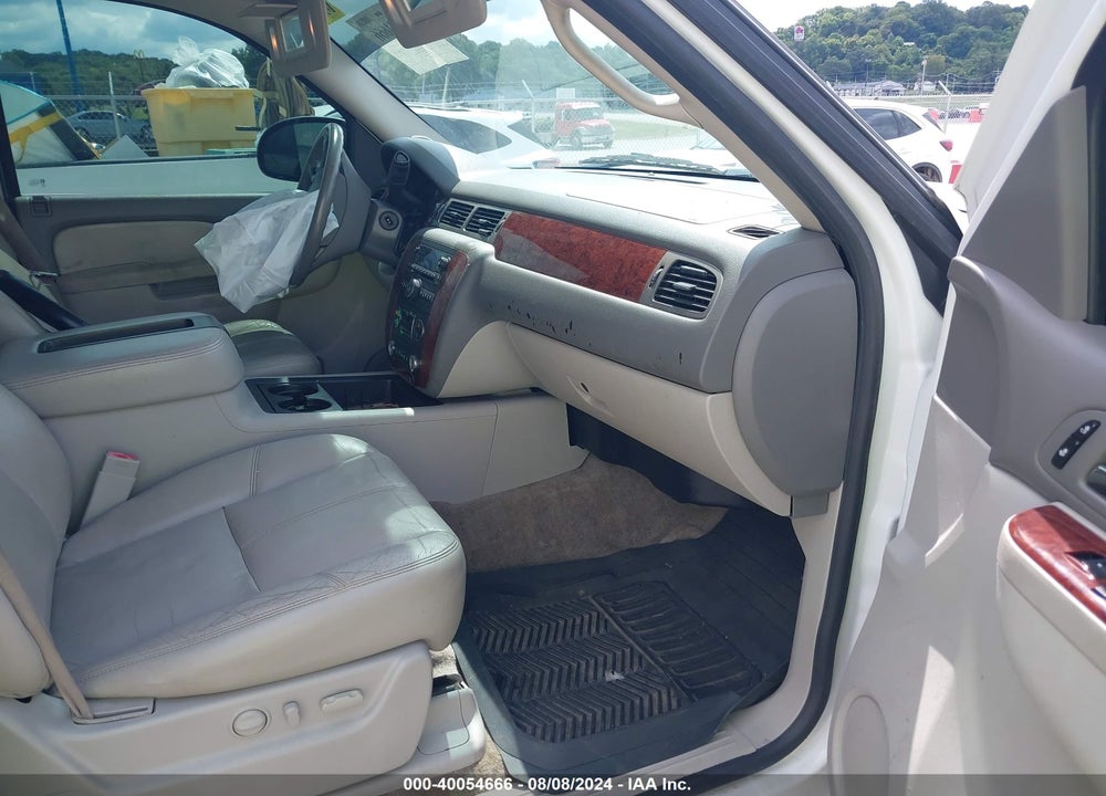 2010 CHEVROLET TAHOE LT VIN: 1GNUKBE01AR106896