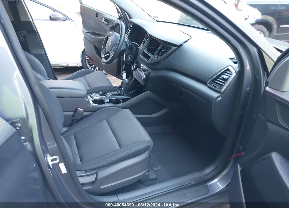 2017 HYUNDAI TUCSON SE VIN: KM8J23A46HU290472