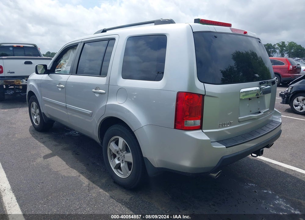 2011 HONDA PILOT EX VIN: 5FNYF3H41BB015654