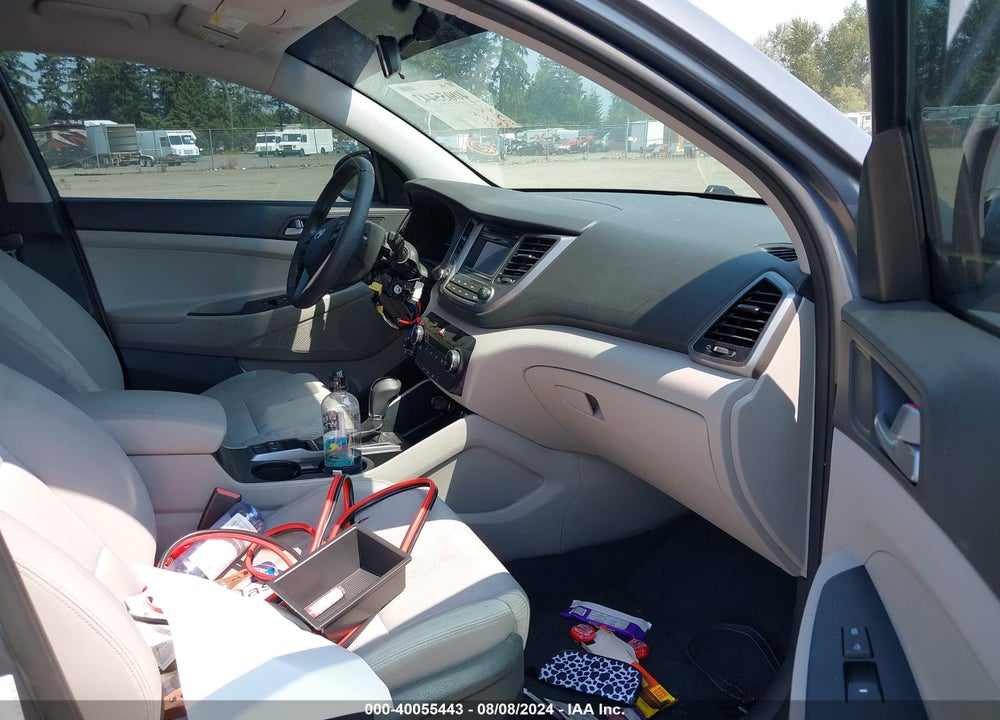 2017 HYUNDAI TUCSON SE VIN: KM8J3CA43HU444603