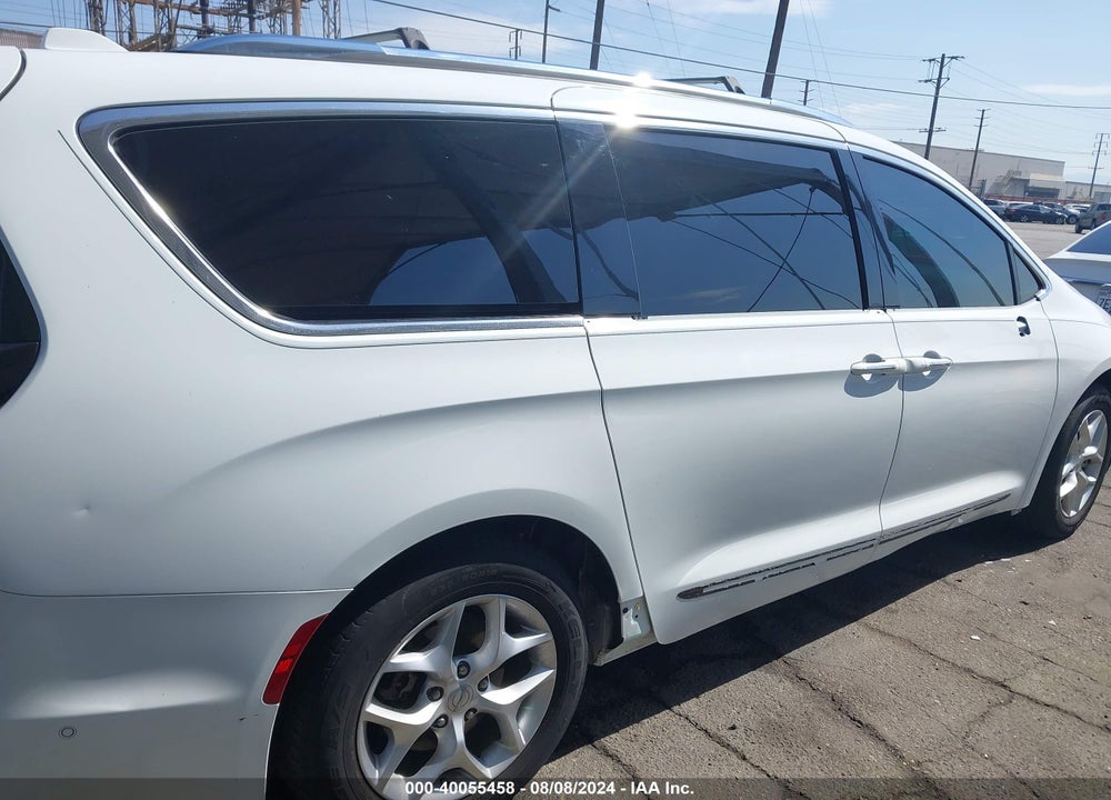 2018 CHRYSLER PACIFICA TOURING L VIN: 2C4RC1BG9JR333352