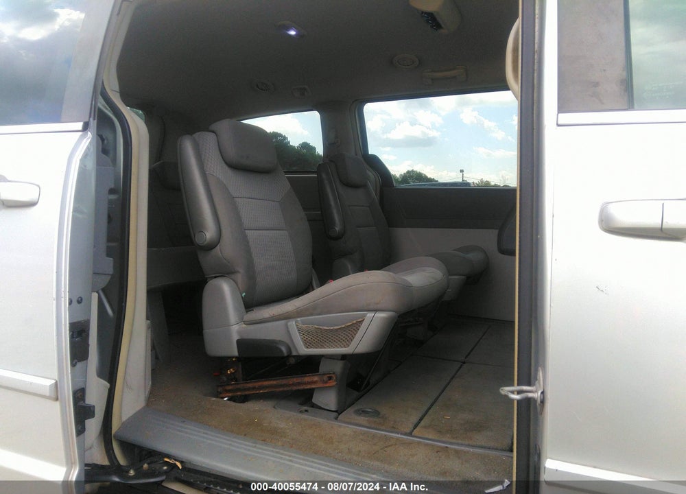 2010 CHRYSLER TOWN & COUNTRY VIN: 2A4RR4DE1AR186305