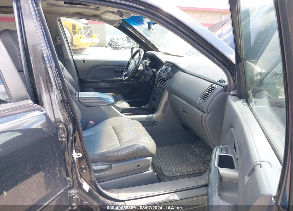 2005 HONDA PILOT VIN: 5FNYF18515B050180
