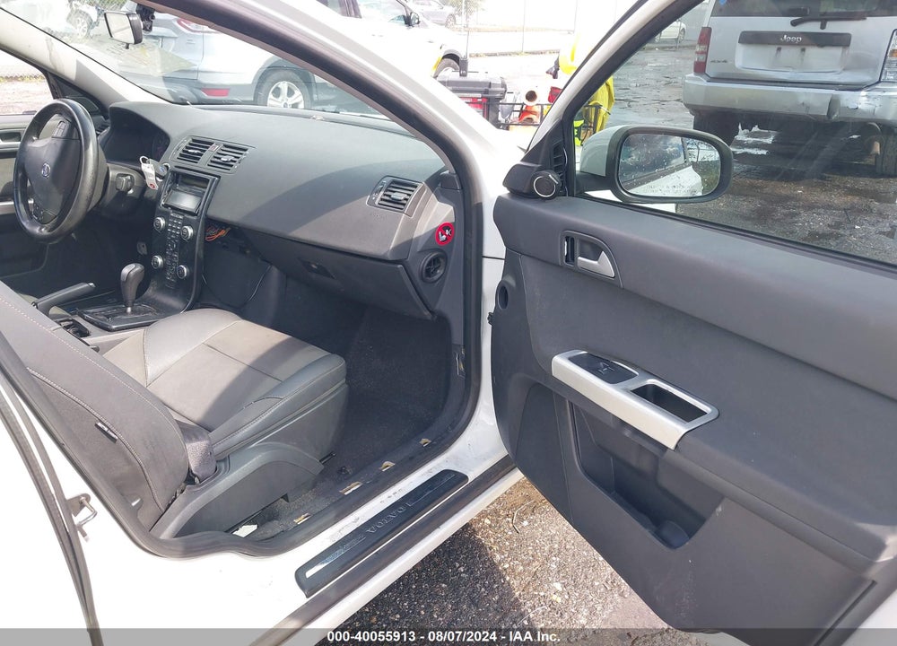 2010 VOLVO S40 2.4I VIN: YV1382MSXA2501281