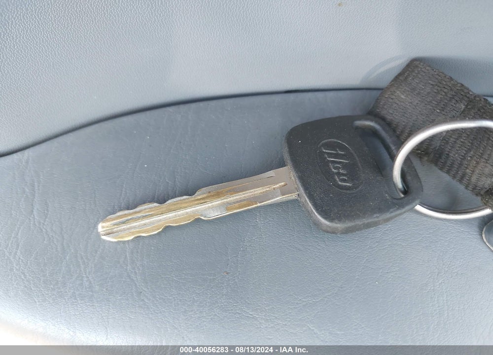 2000 TOYOTA CAMRY LE VIN: 4T1BG22K0YU680335