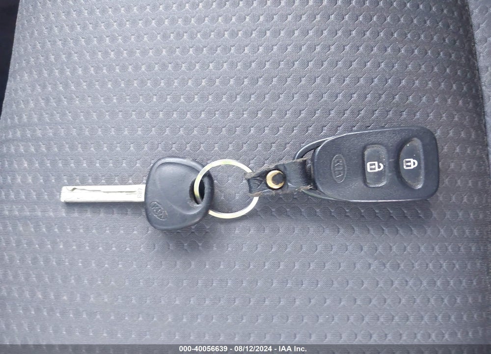 2012 KIA SORENTO LX VIN: 5XYKTCA63CG252666