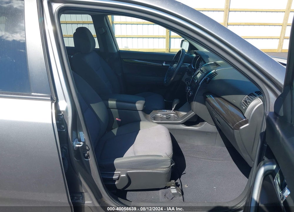 2012 KIA SORENTO LX VIN: 5XYKTCA63CG252666