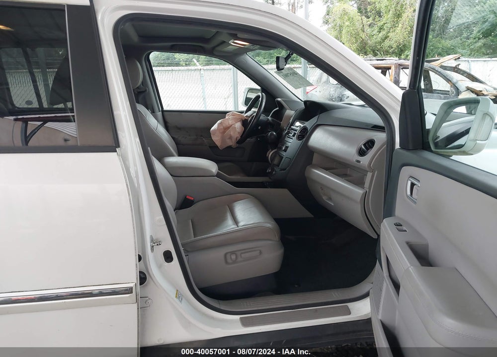 2014 HONDA PILOT TOURING VIN: 5FNYF4H98EB013275