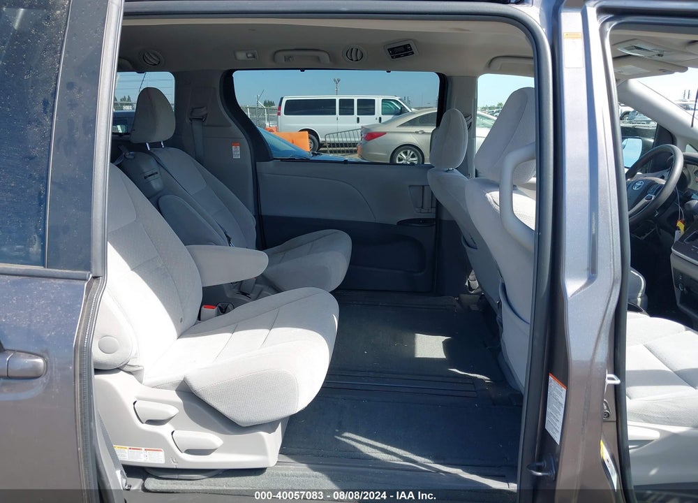 2015 TOYOTA SIENNA LE 8 PASSENGER VIN: 5TDKK3DC4FS638833