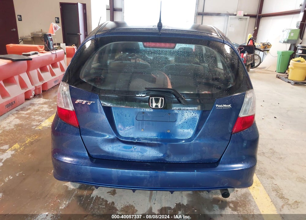 2013 HONDA FIT VIN: JHMGE8H32DC035607