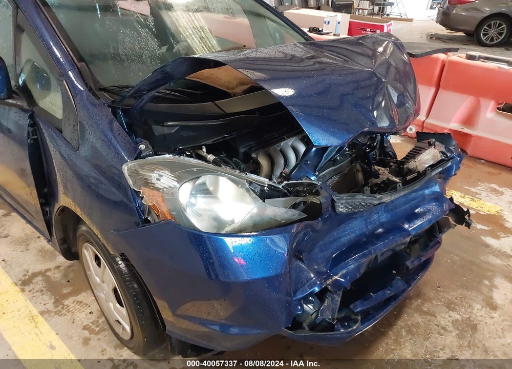 2013 HONDA FIT VIN: JHMGE8H32DC035607