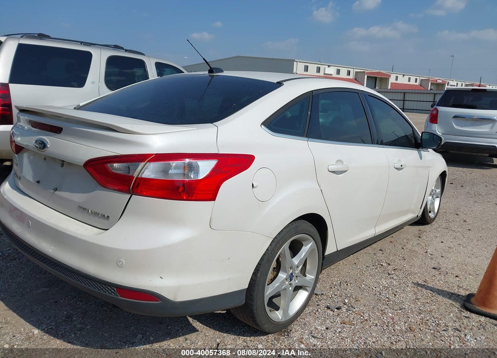 2014 FORD FOCUS TITANIUM VIN: 1FADP3J25EL439950