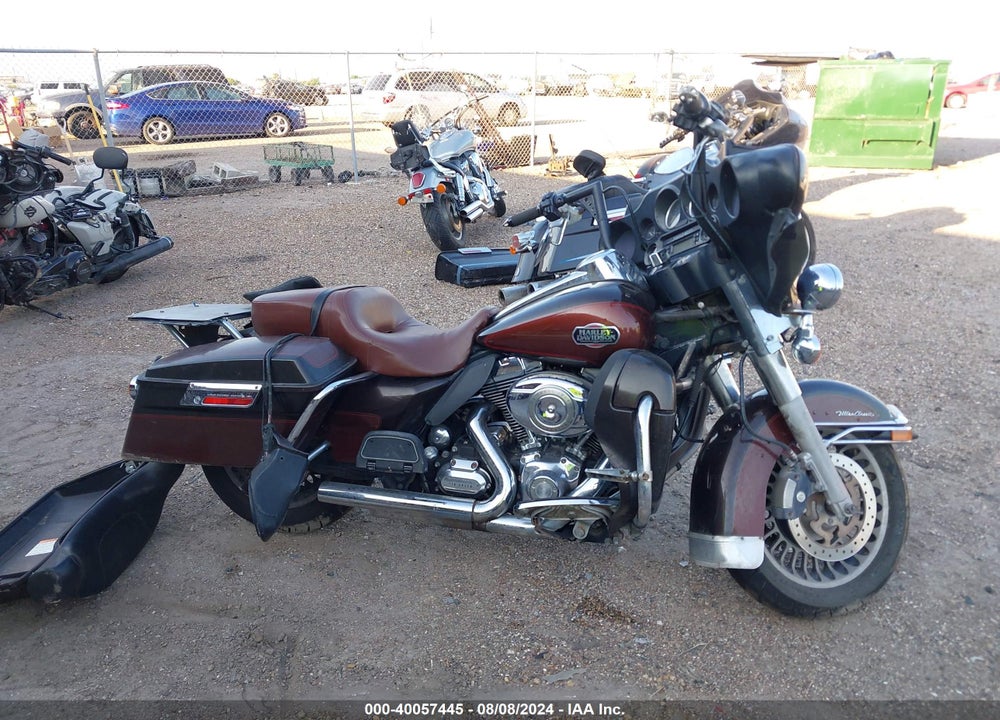 2011 HARLEY-DAVIDSON FLHTCU VIN: 1HD1FC417BB602780