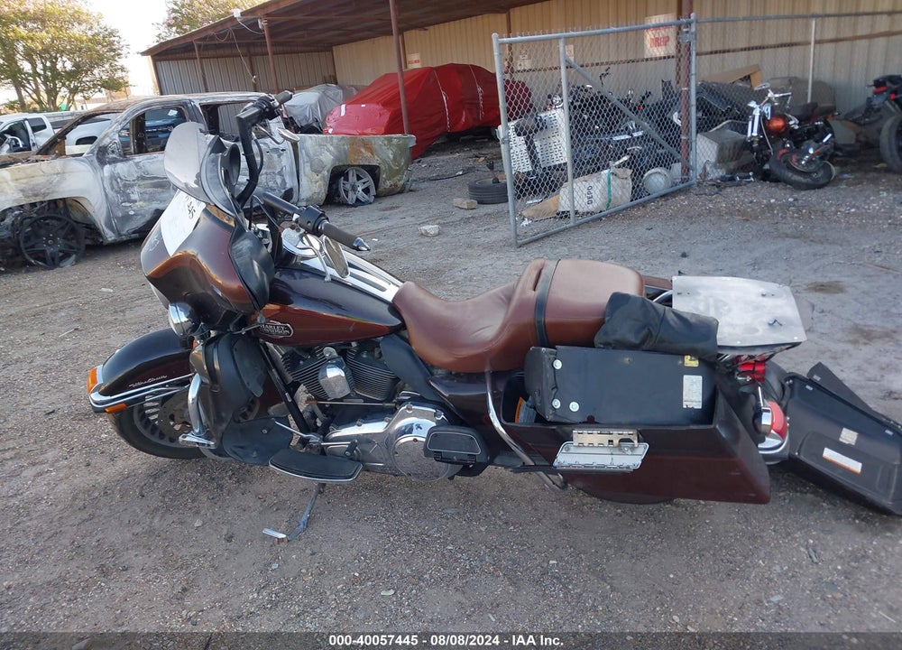 2011 HARLEY-DAVIDSON FLHTCU VIN: 1HD1FC417BB602780
