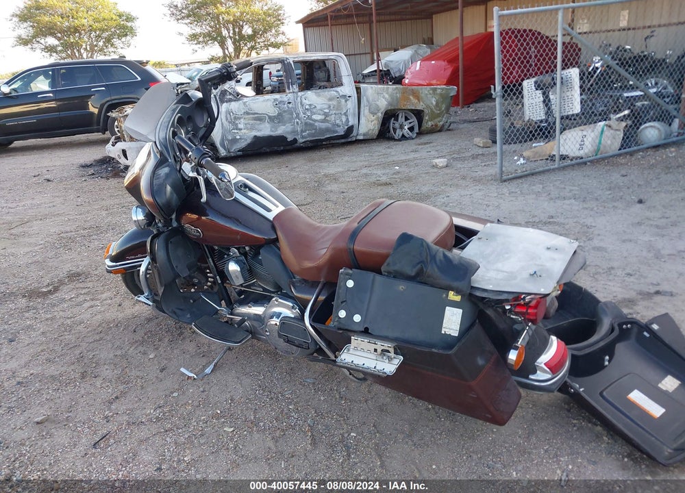 2011 HARLEY-DAVIDSON FLHTCU VIN: 1HD1FC417BB602780