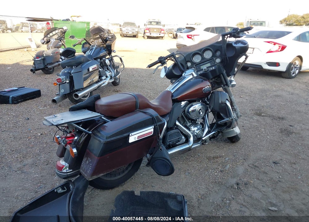 2011 HARLEY-DAVIDSON FLHTCU VIN: 1HD1FC417BB602780