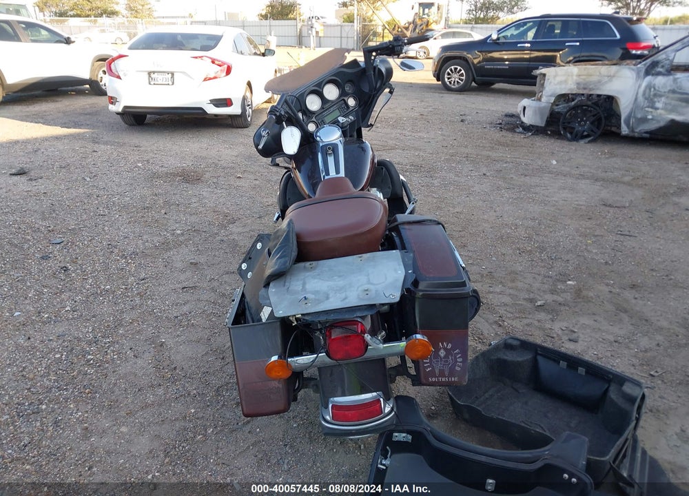2011 HARLEY-DAVIDSON FLHTCU VIN: 1HD1FC417BB602780