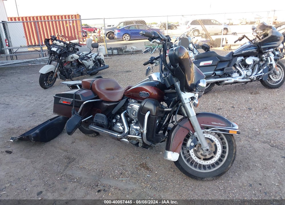 2011 HARLEY-DAVIDSON FLHTCU VIN: 1HD1FC417BB602780