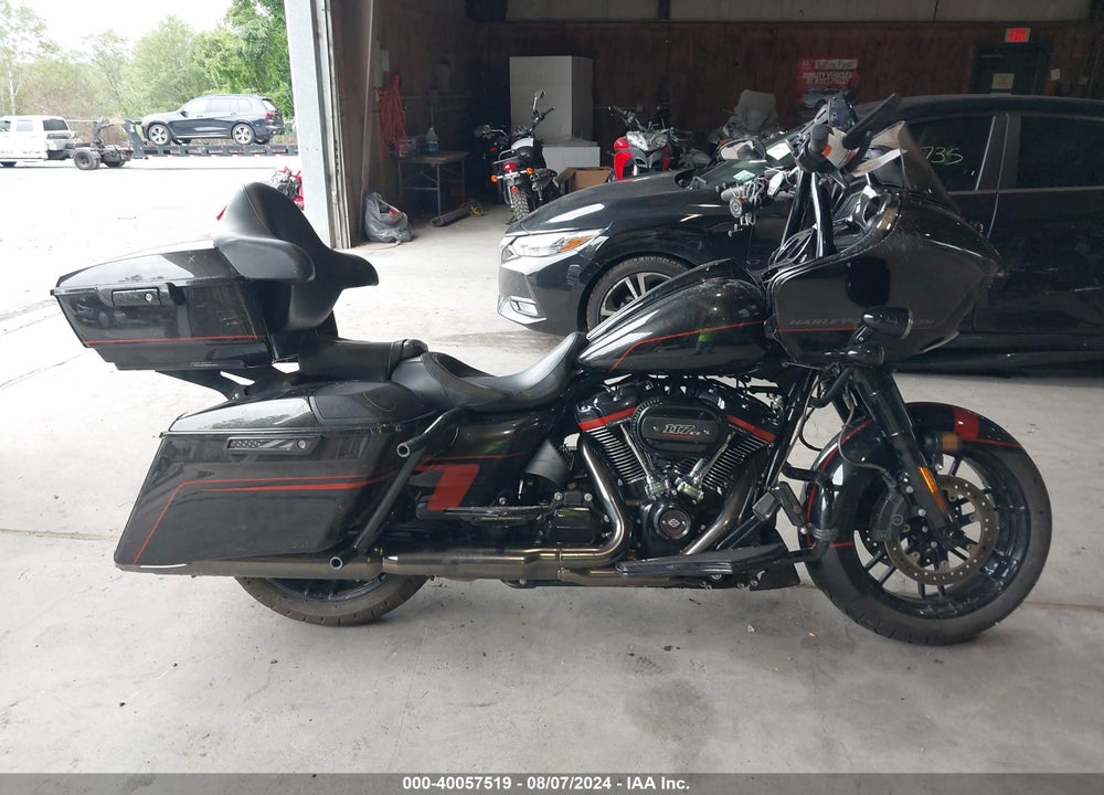2018 HARLEY-DAVIDSON FLTRXSE CVO ROAD GLIDE VIN: 1HD1TCL10JB951823