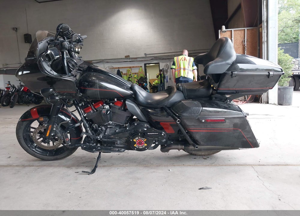 2018 HARLEY-DAVIDSON FLTRXSE CVO ROAD GLIDE VIN: 1HD1TCL10JB951823