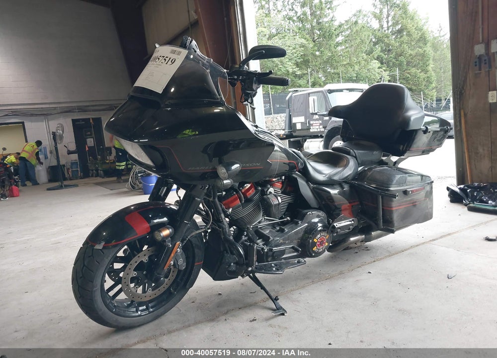 2018 HARLEY-DAVIDSON FLTRXSE CVO ROAD GLIDE VIN: 1HD1TCL10JB951823
