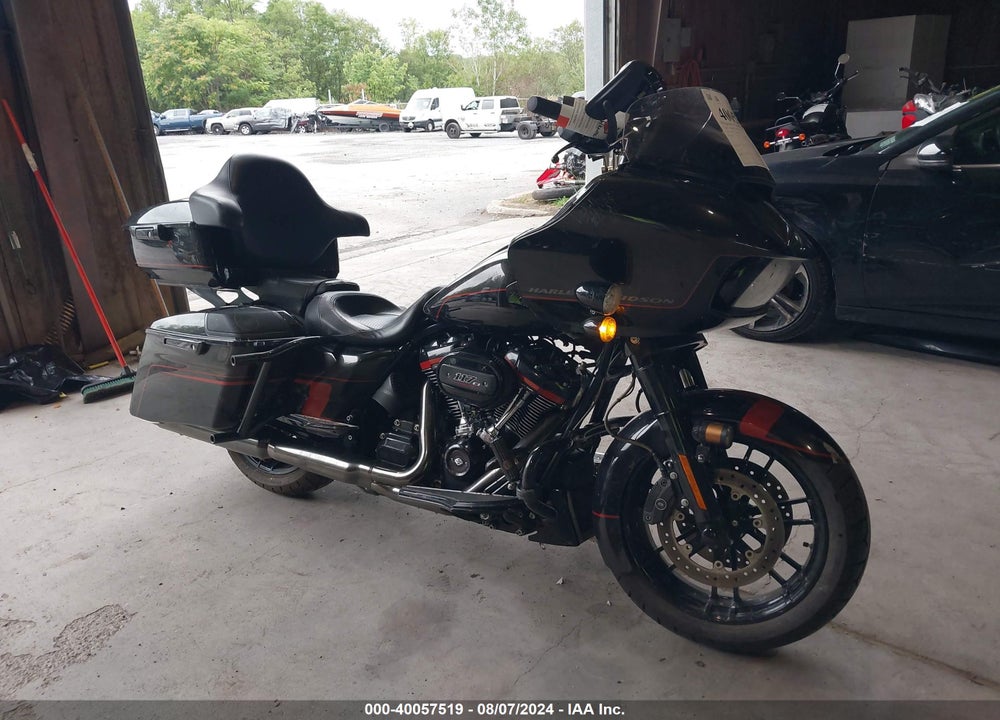 2018 HARLEY-DAVIDSON FLTRXSE CVO ROAD GLIDE VIN: 1HD1TCL10JB951823