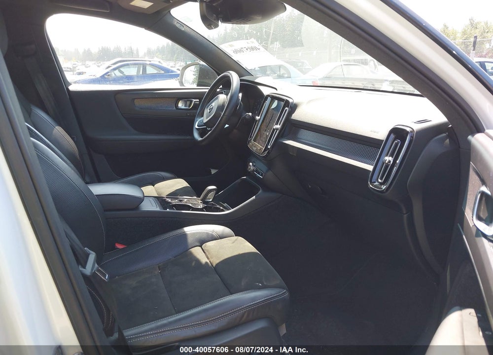 2019 VOLVO XC40 T5 MOMENTUM/T5 R-DESIGN VIN: YV4162XZ4K2018900