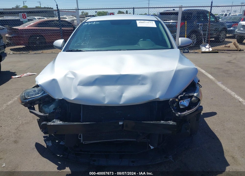 2018 HYUNDAI ELANTRA SE VIN: KMHD74LF2JU609438