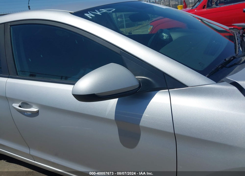 2018 HYUNDAI ELANTRA SE VIN: KMHD74LF2JU609438