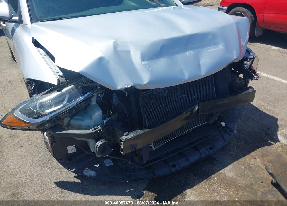 2018 HYUNDAI ELANTRA SE VIN: KMHD74LF2JU609438