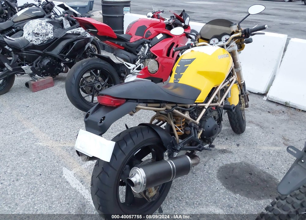 1999 DUCATI M900 VIN: ZDM1RC4N7XB018743