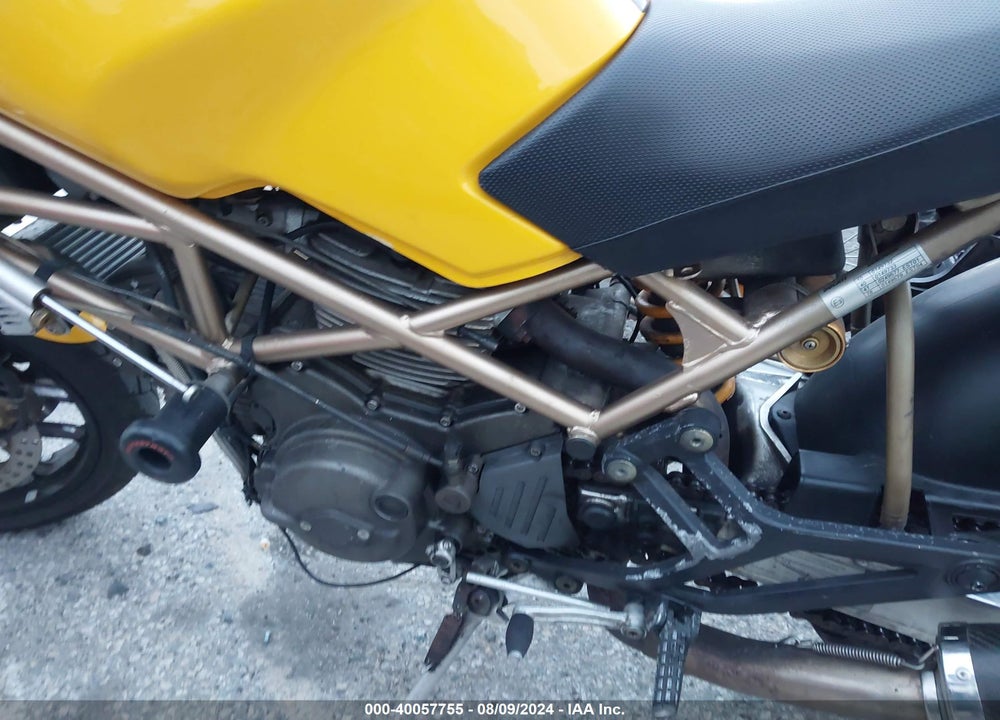 1999 DUCATI M900 VIN: ZDM1RC4N7XB018743