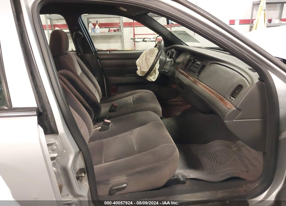 2003 FORD CROWN VICTORIA STANDARD VIN: 2FAFP73W73X183049