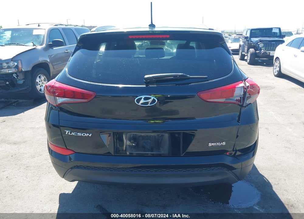 2017 HYUNDAI TUCSON SE VIN: KM8J33A43HU456945