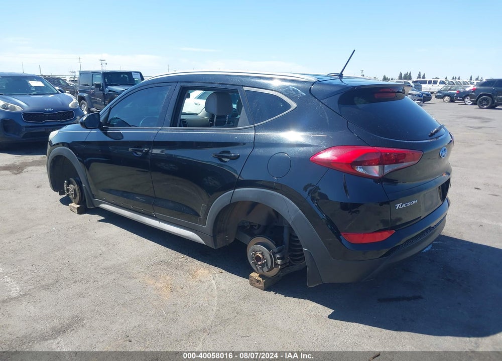 2017 HYUNDAI TUCSON SE VIN: KM8J33A43HU456945