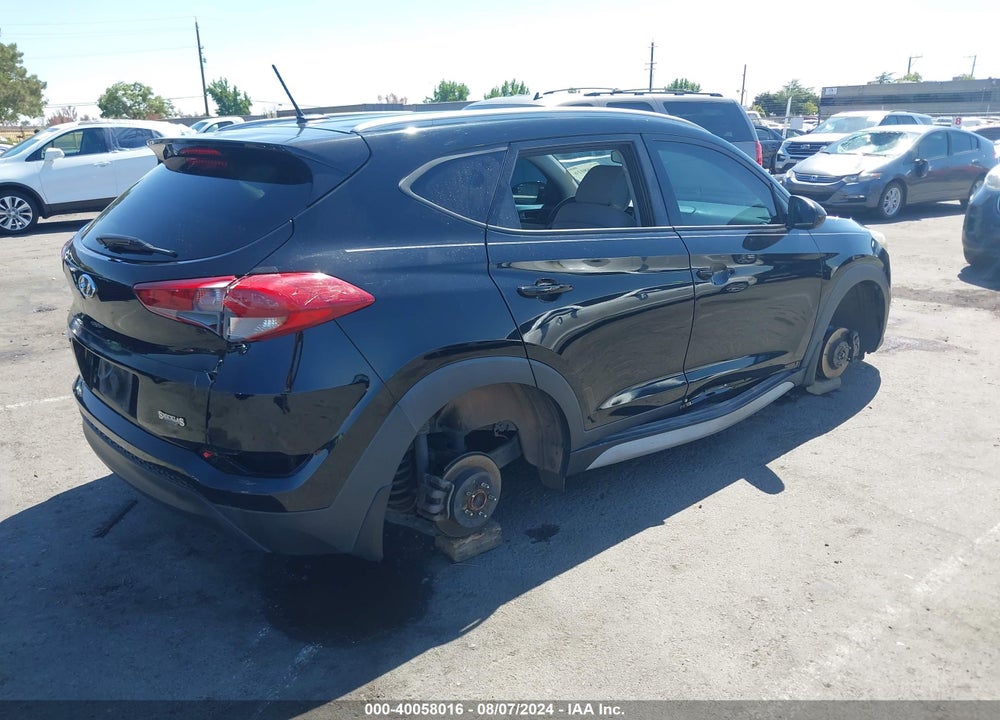 2017 HYUNDAI TUCSON SE VIN: KM8J33A43HU456945