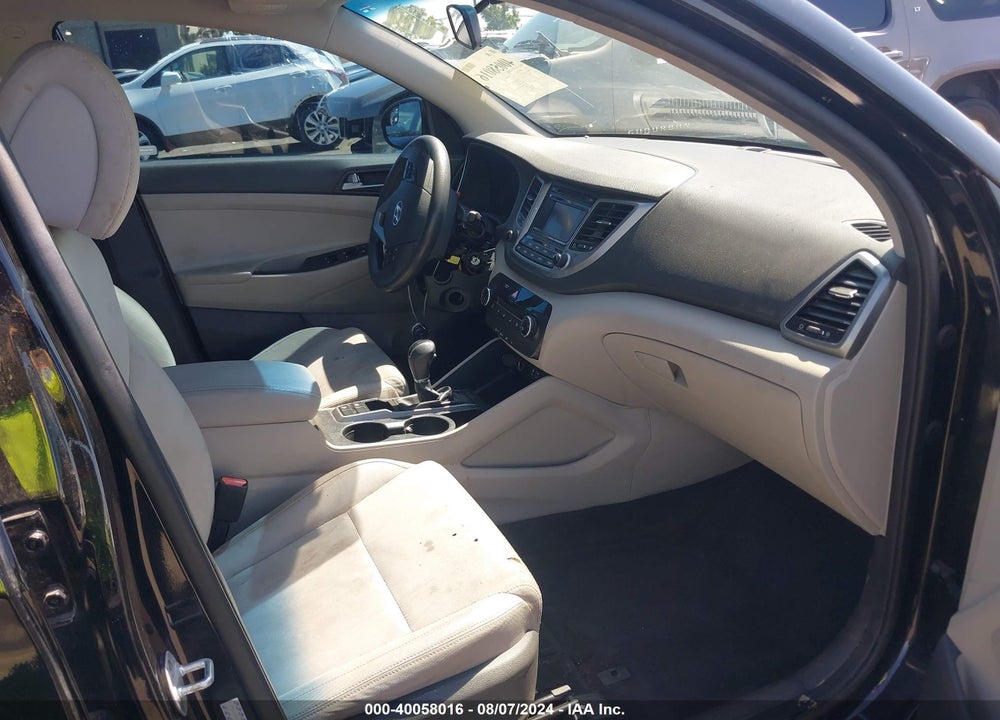 2017 HYUNDAI TUCSON SE VIN: KM8J33A43HU456945