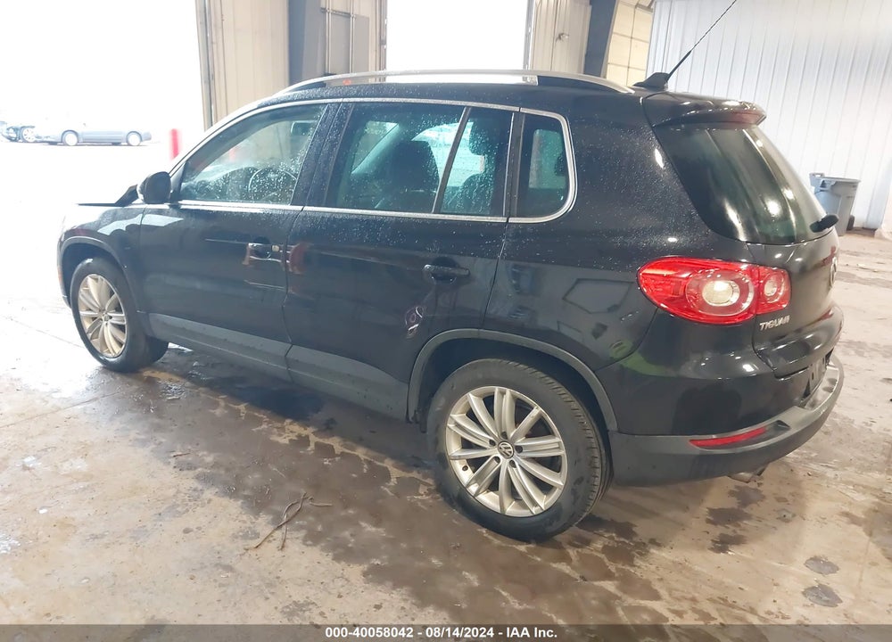 2011 VOLKSWAGEN TIGUAN SE VIN: WVGBV7AX3BW560394
