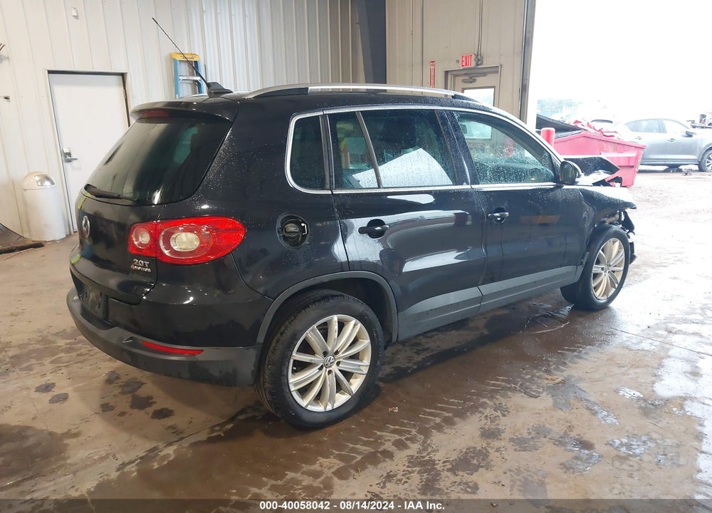 2011 VOLKSWAGEN TIGUAN SE VIN: WVGBV7AX3BW560394