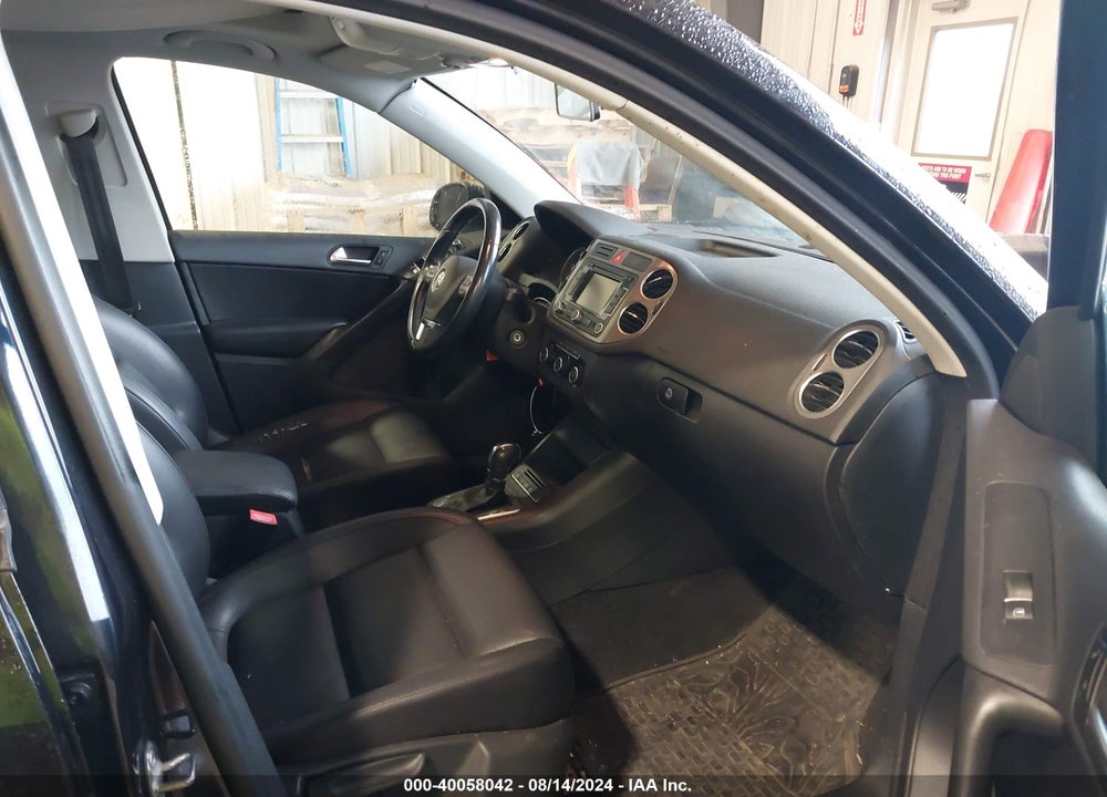 2011 VOLKSWAGEN TIGUAN SE VIN: WVGBV7AX3BW560394