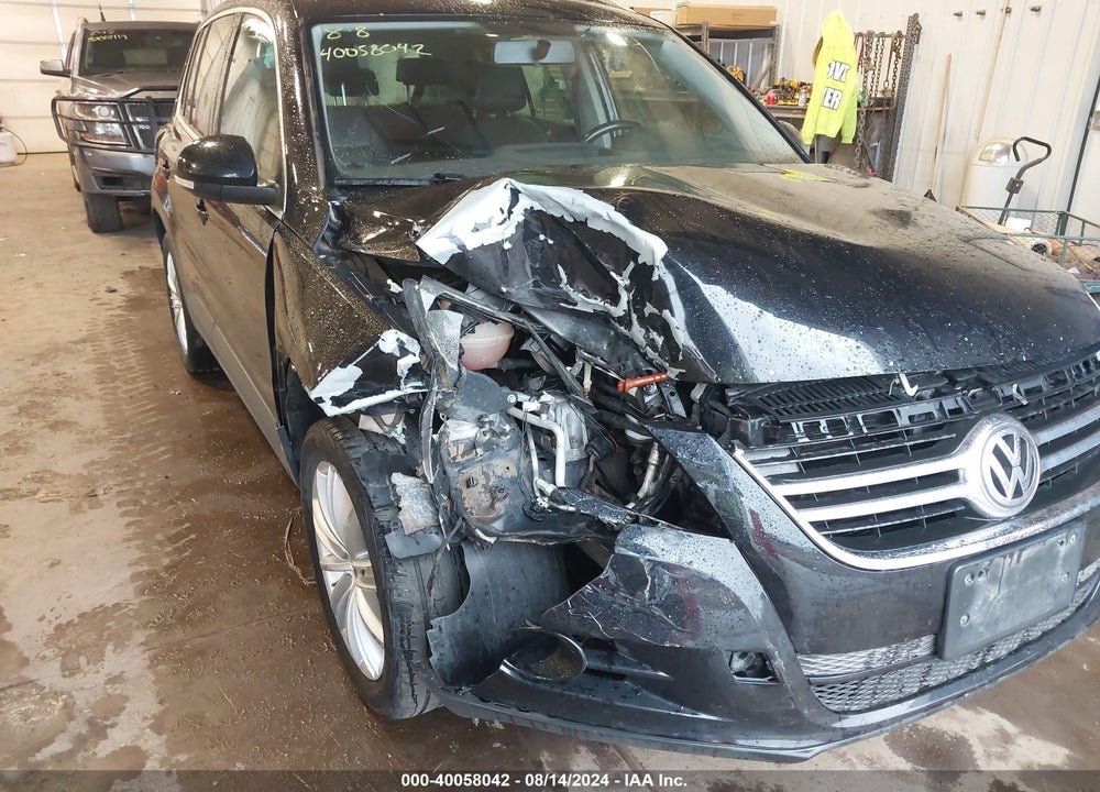 2011 VOLKSWAGEN TIGUAN SE VIN: WVGBV7AX3BW560394