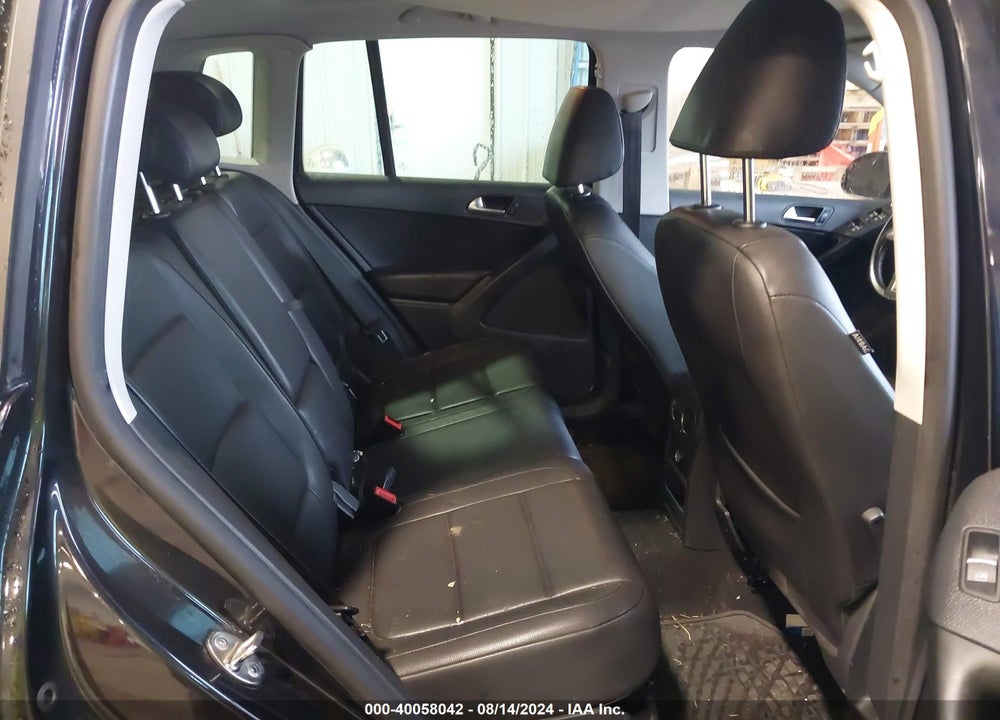 2011 VOLKSWAGEN TIGUAN SE VIN: WVGBV7AX3BW560394