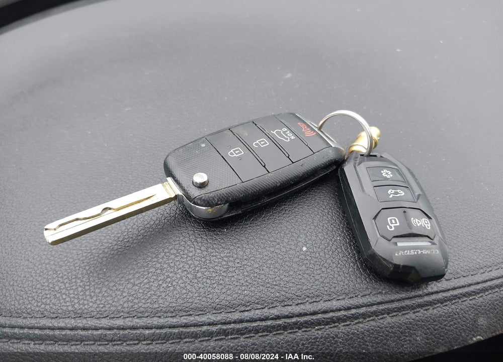 2018 KIA SORENTO 2.4L LX VIN: 5XYPGDA3XJG404493