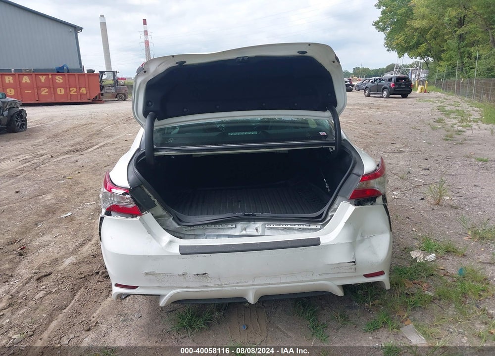 2018 TOYOTA CAMRY SE VIN: 4T1B11HK5JU036872