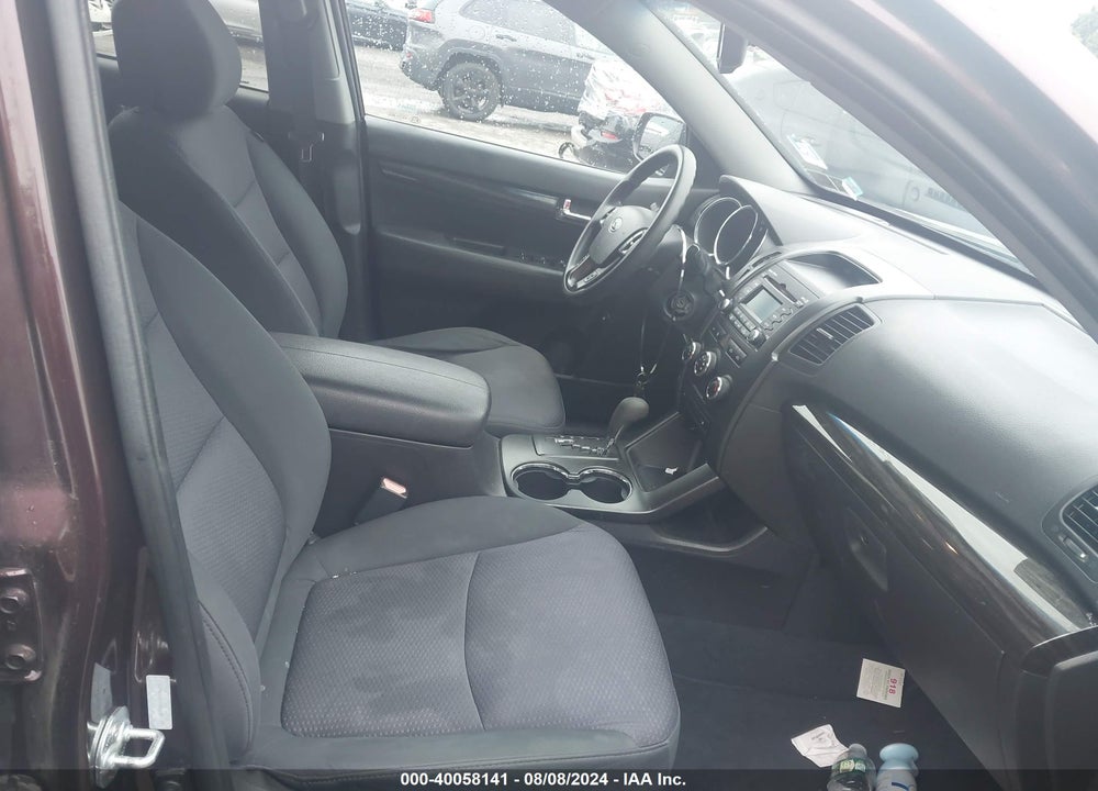 2011 KIA SORENTO LX VIN: 5XYKT4A10BG181077