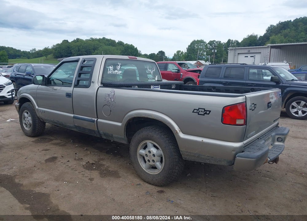 2001 CHEVROLET S-10 LS VIN: 1GCDT19W618210823