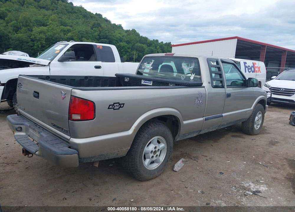 2001 CHEVROLET S-10 LS VIN: 1GCDT19W618210823