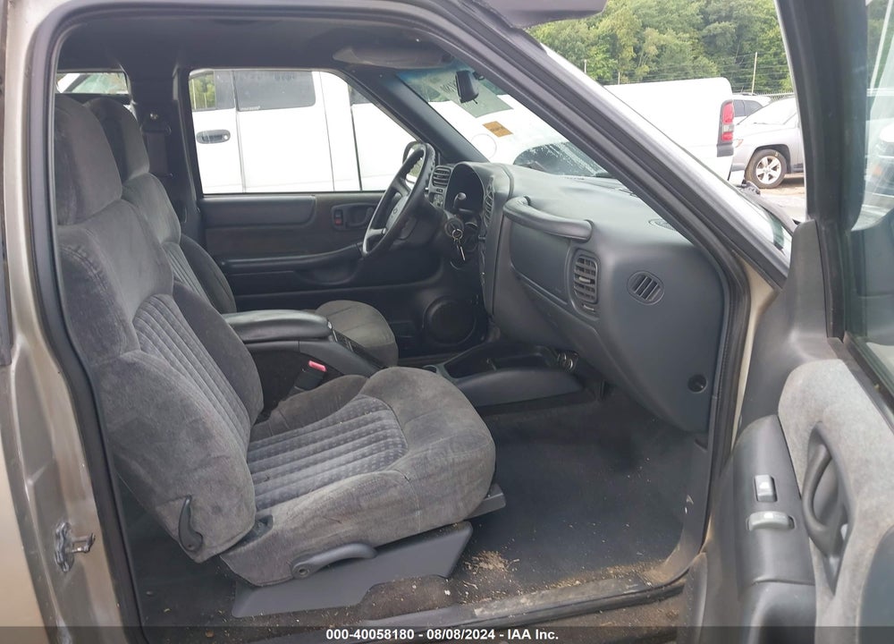 2001 CHEVROLET S-10 LS VIN: 1GCDT19W618210823